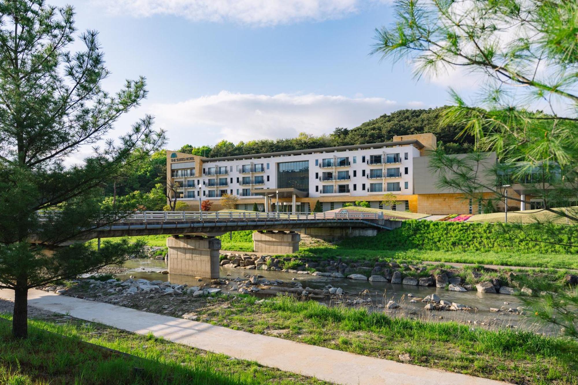 The Suites Hotel Namwon Екстер'єр фото